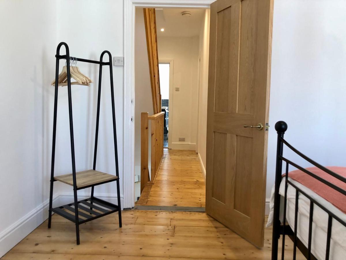 Вилла House With Parking, Short Stroll To Quay, Shops And Restaurants Пул Экстерьер фото